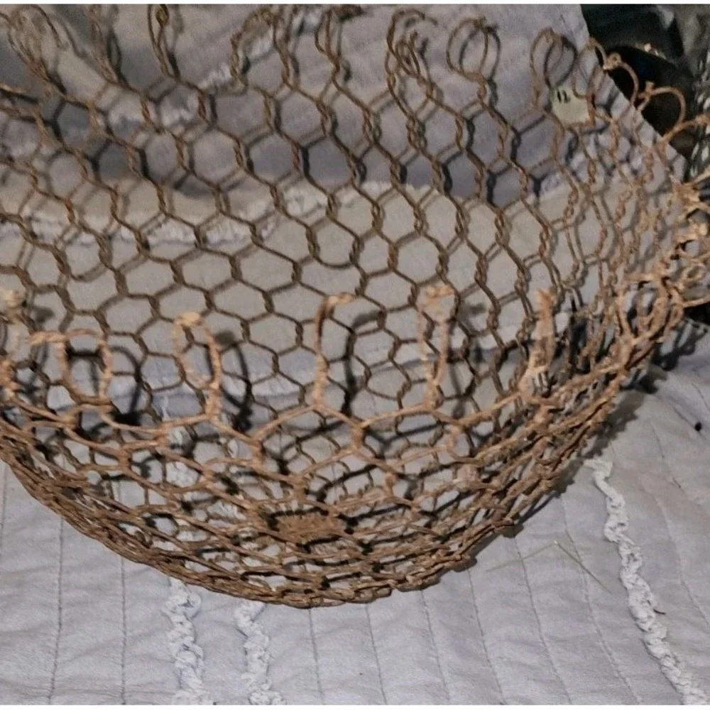 Vintage Large Primitive Farmhouse Wire Mesh Egg Fruit Vegetable Basket 14